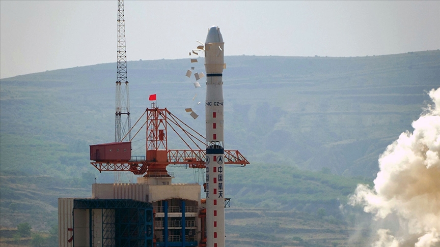 Çin, askeri istihbarat uydularını fırlattı