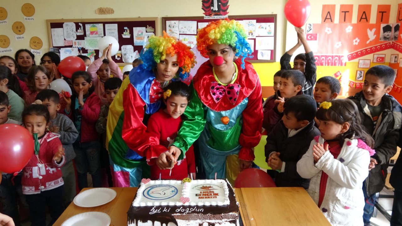 7 yaşında ilk kez doğum günü kutladı, Nisanur'un mutluluk gözyaşları