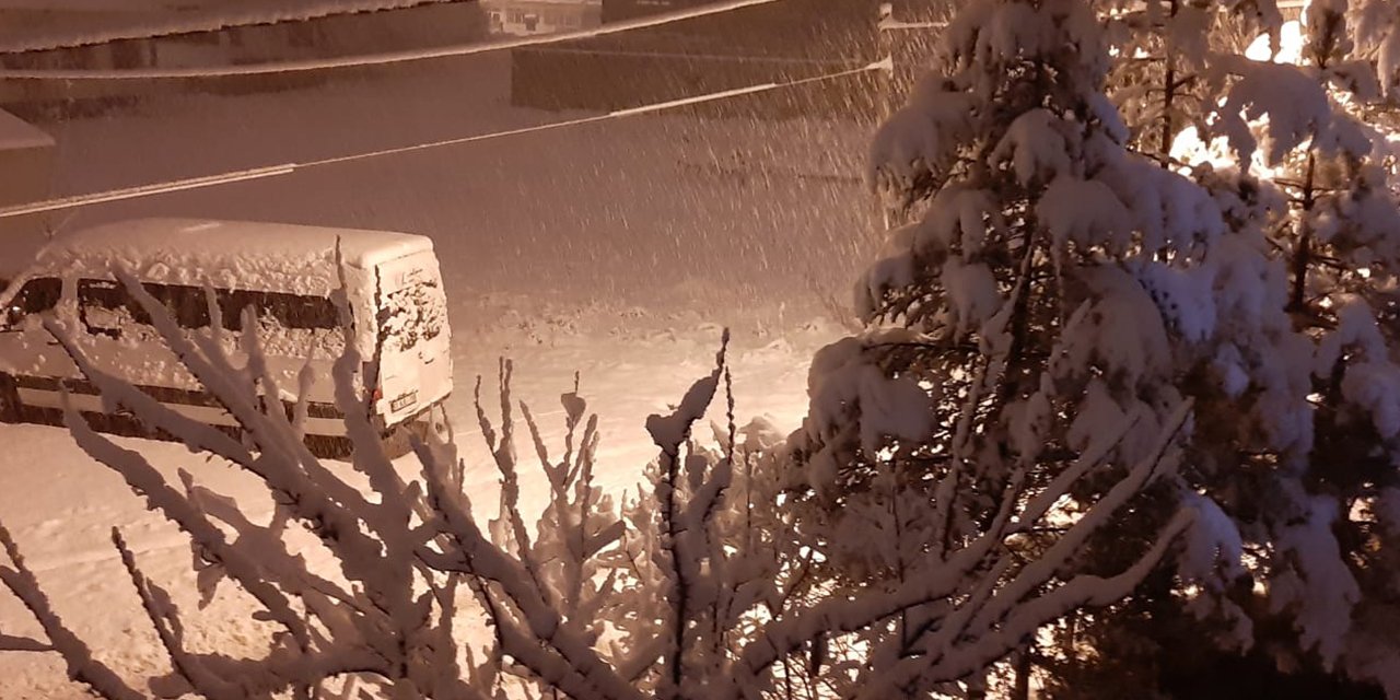 Adana ve Maraş'ta kar yağışı: 2 ilçede okullar tatil