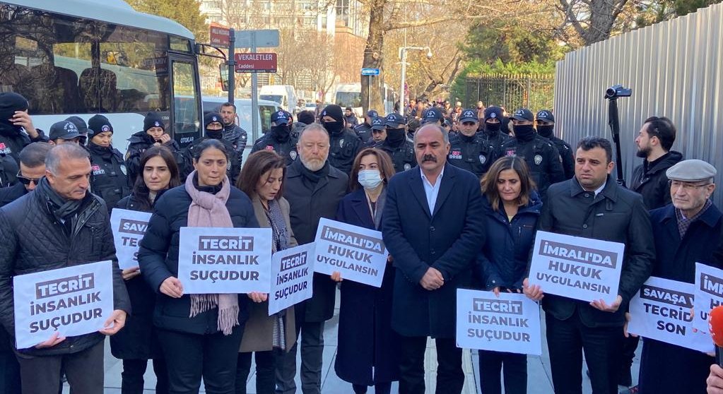 HDP'li vekillerin bakanlık önüne yürüyüşüne izin verilmedi