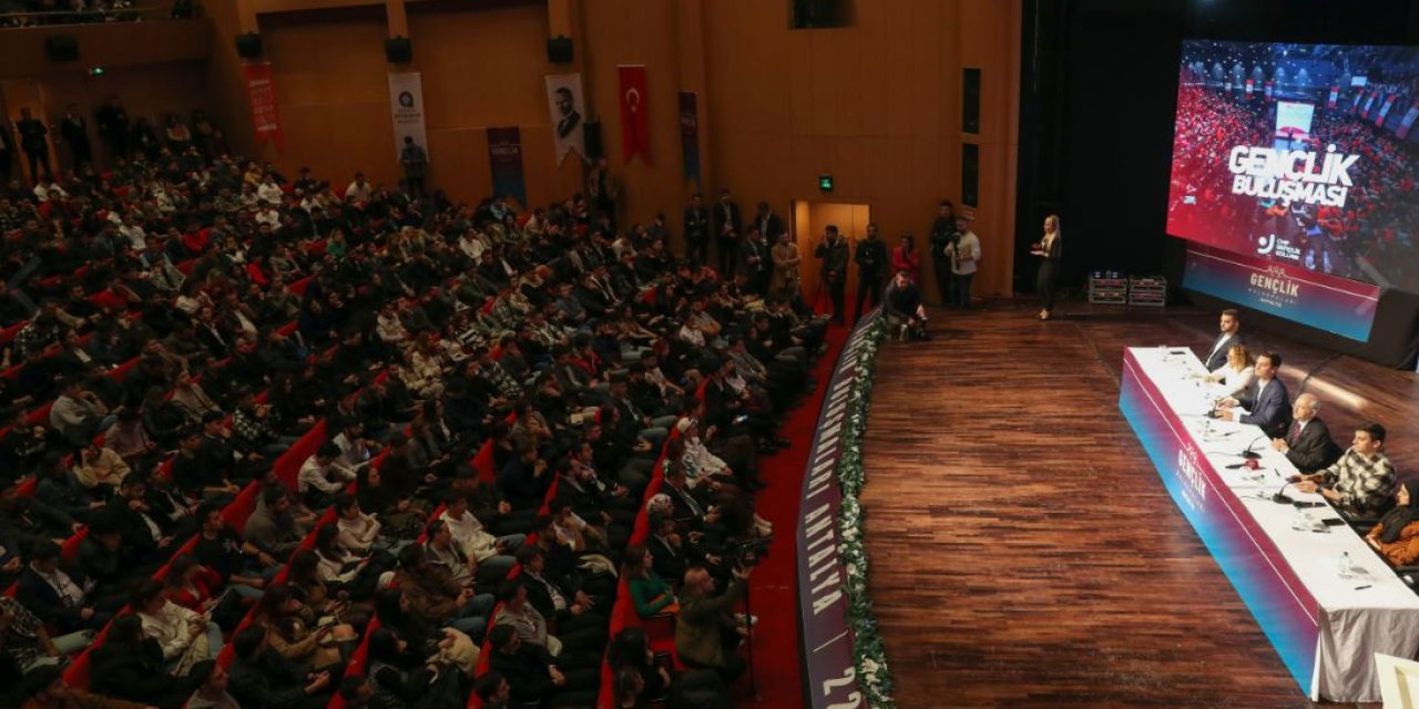 Kılıçdaroğlu gençlerle bir araya geldi