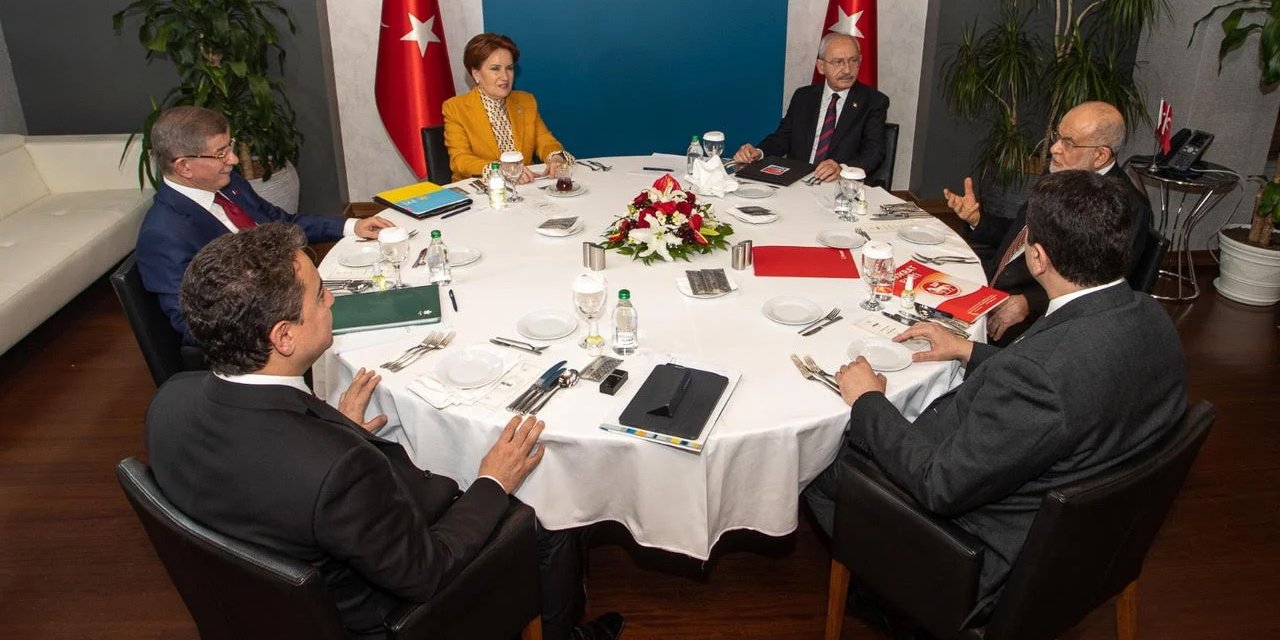 Altılı masa 5 Ocak'ta toplanacak: Davutoğlu uzlaşı turuna çıkıyor