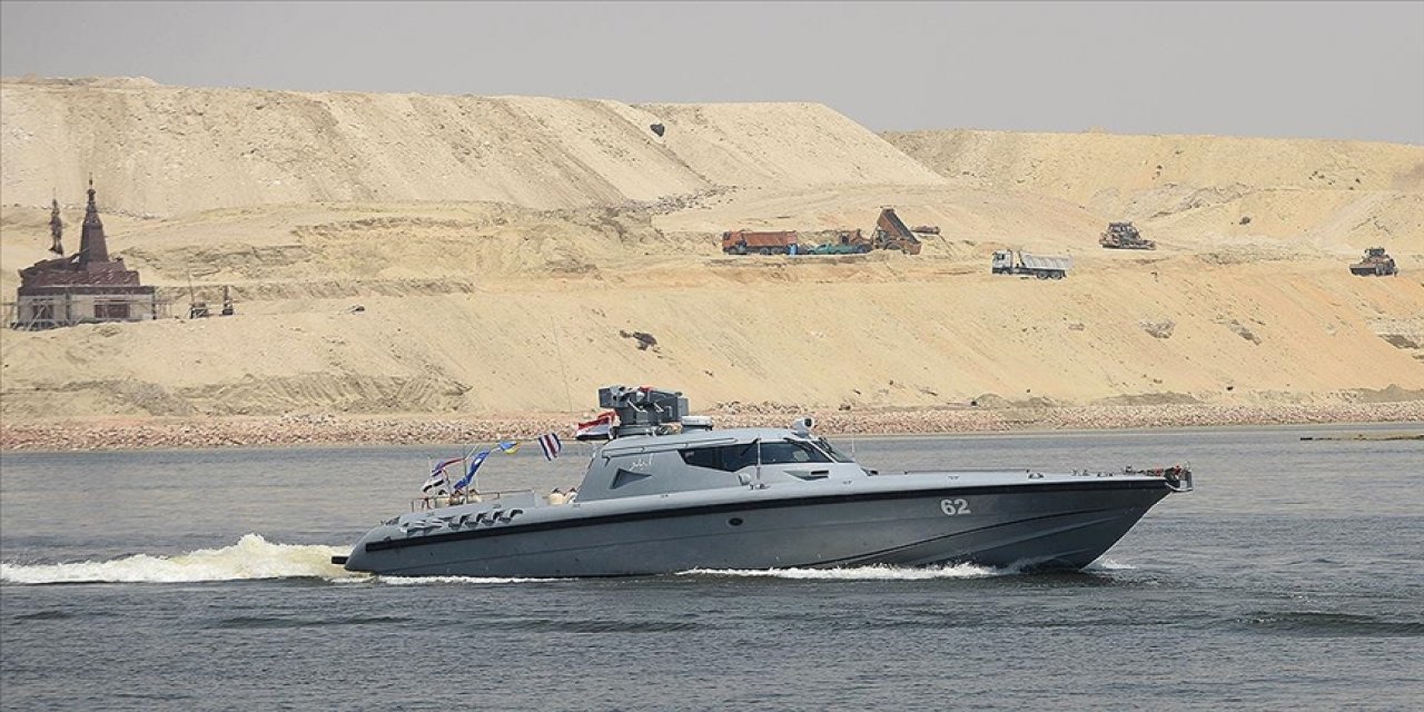 Mısır'da Süveyş Kanalı tartışmaları