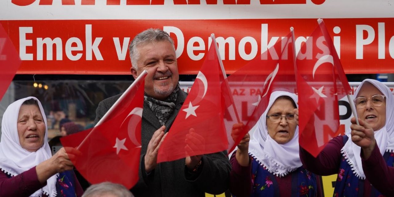 Özelleştirmeye karşı Cumhuriyet Kadınları Korosu nöbette
