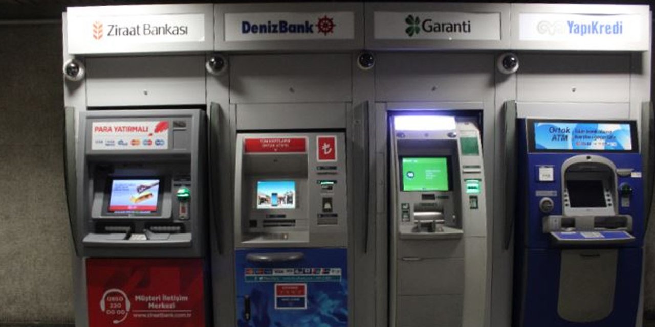 ATM'nin kenarında 70 bin lira unutuldu: Çaktırmadan alıp kaçtı