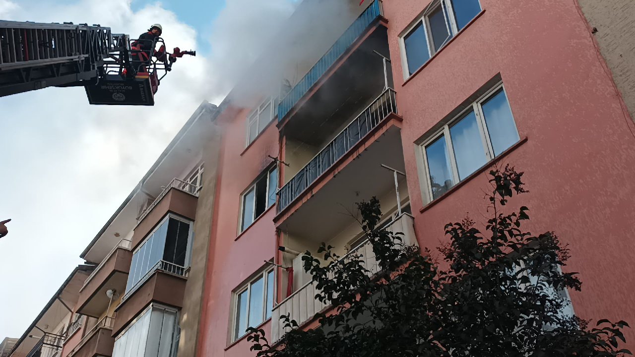 Malatya'da yangın: 7 kişi dumandan etkilendi