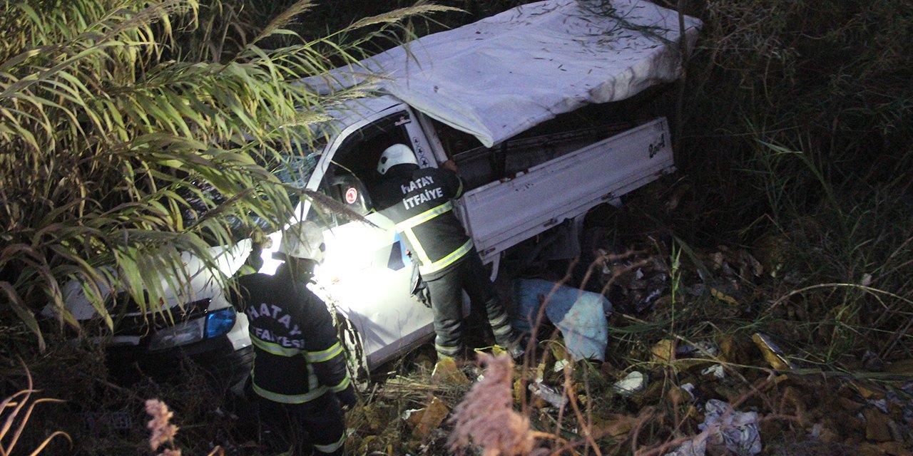 Kontrolden çıkan araç nehir kenarına düştü