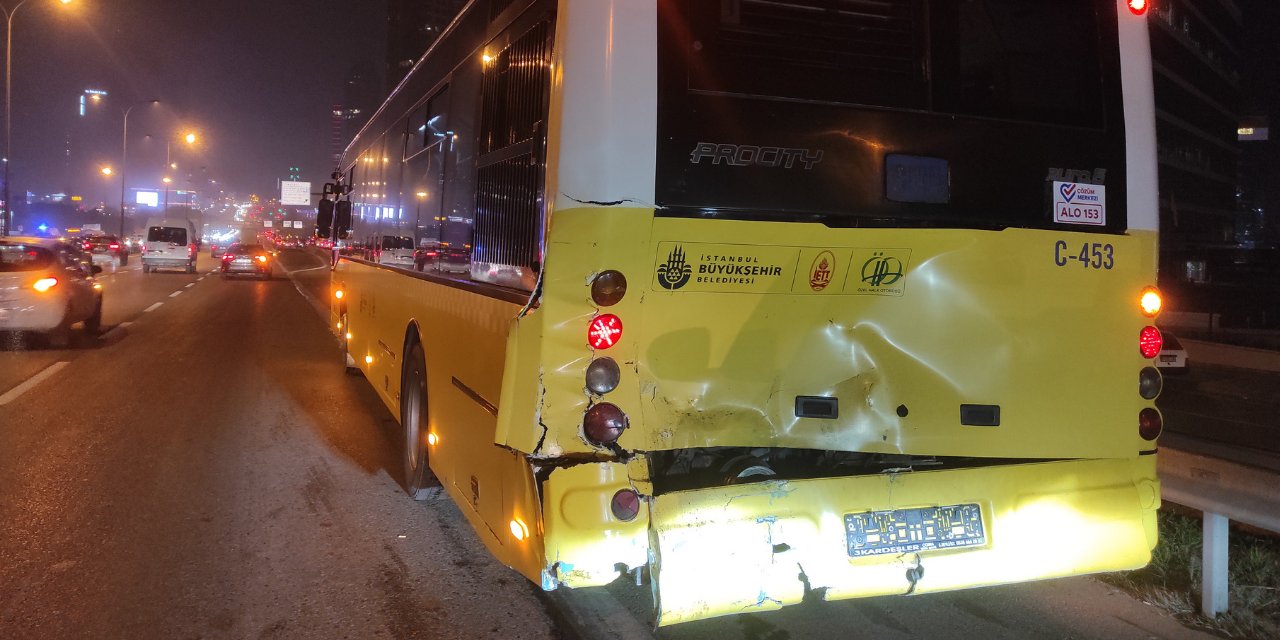 Maltepe'de minibüs otobüse çarptı: 7 yaralı