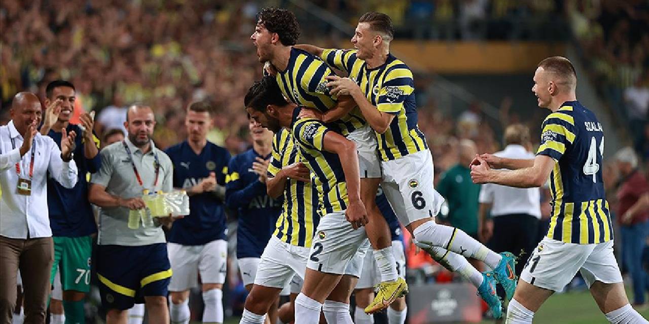 Fenerbahçe, Cumhuriyet'in 100'üncü yılına işaret etti