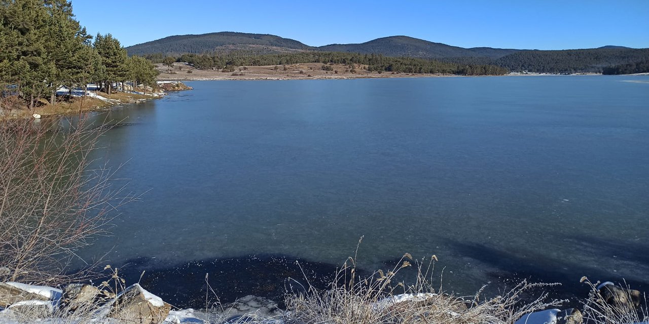 Aladağ Göleti buz tuttu