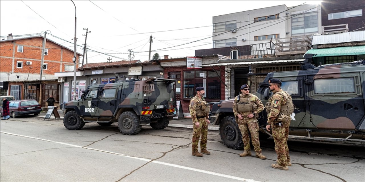 NATO'nun Kosova'daki Barış Gücünden 'barikat' mesajı