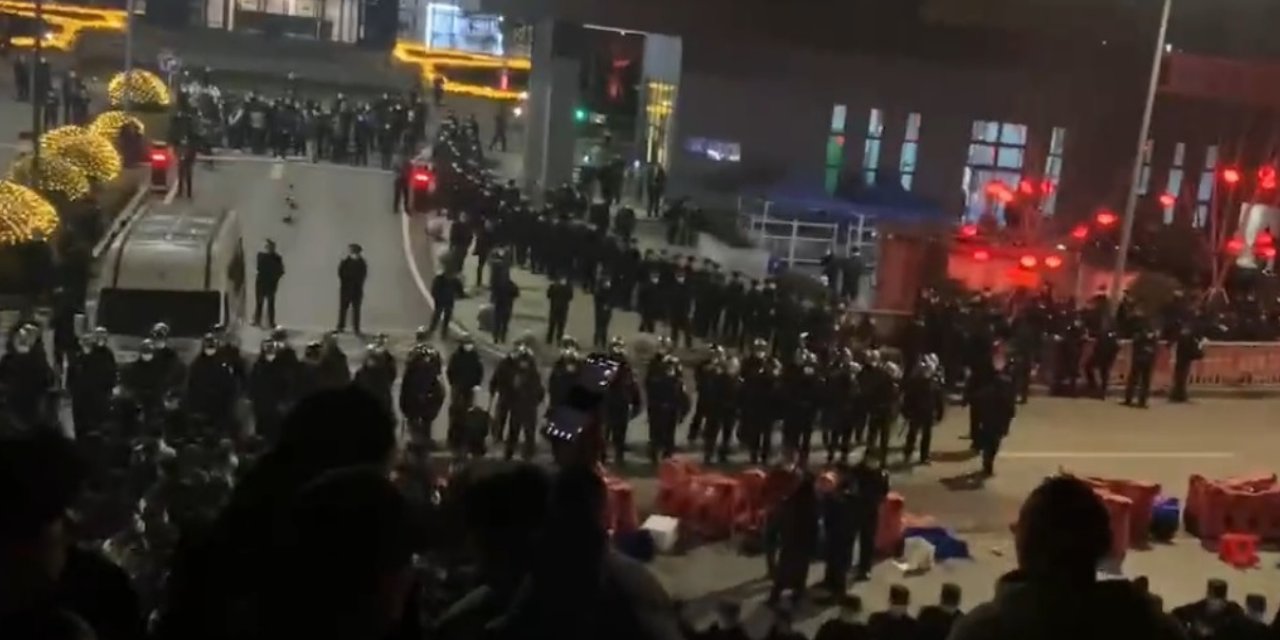 Çin'de protesto: Yüzlerce kişi polisle karşı karşıya geldi