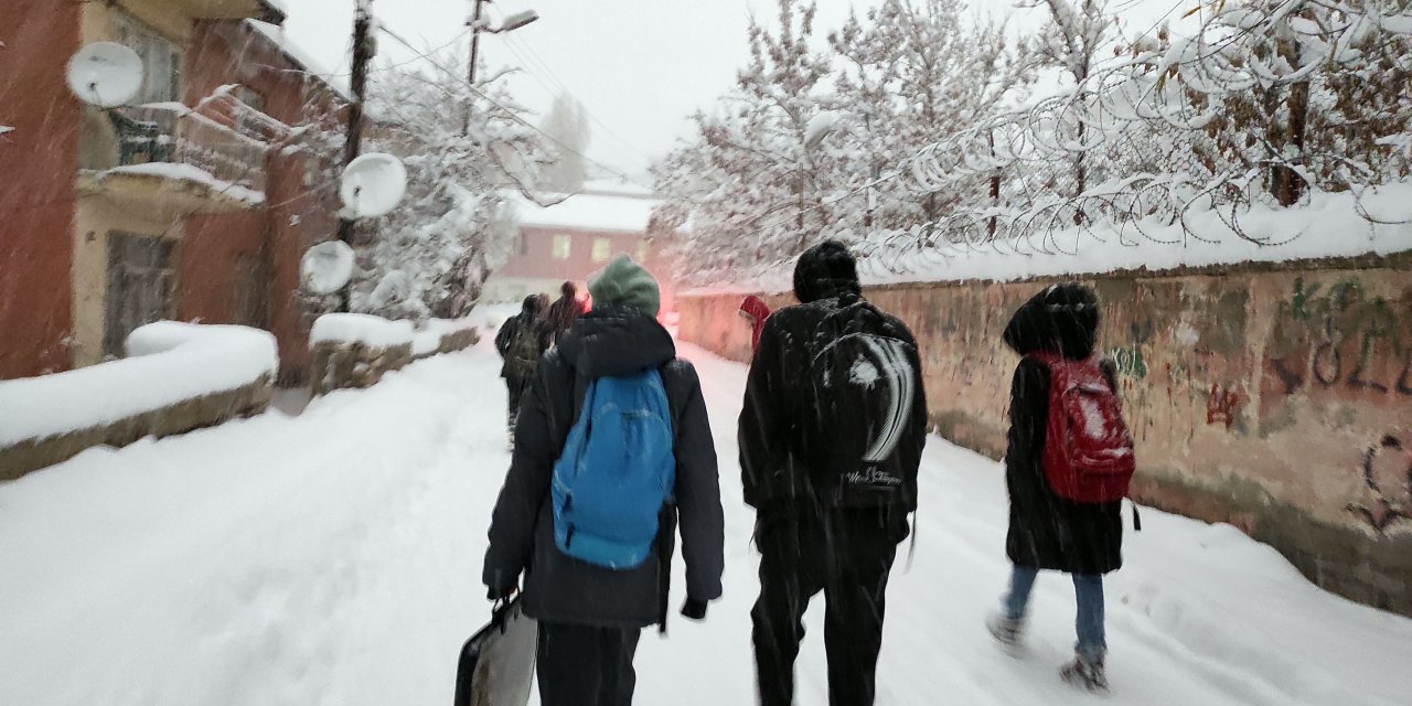 Kış Bastırdı İki İlde Okullara Kar Tatili