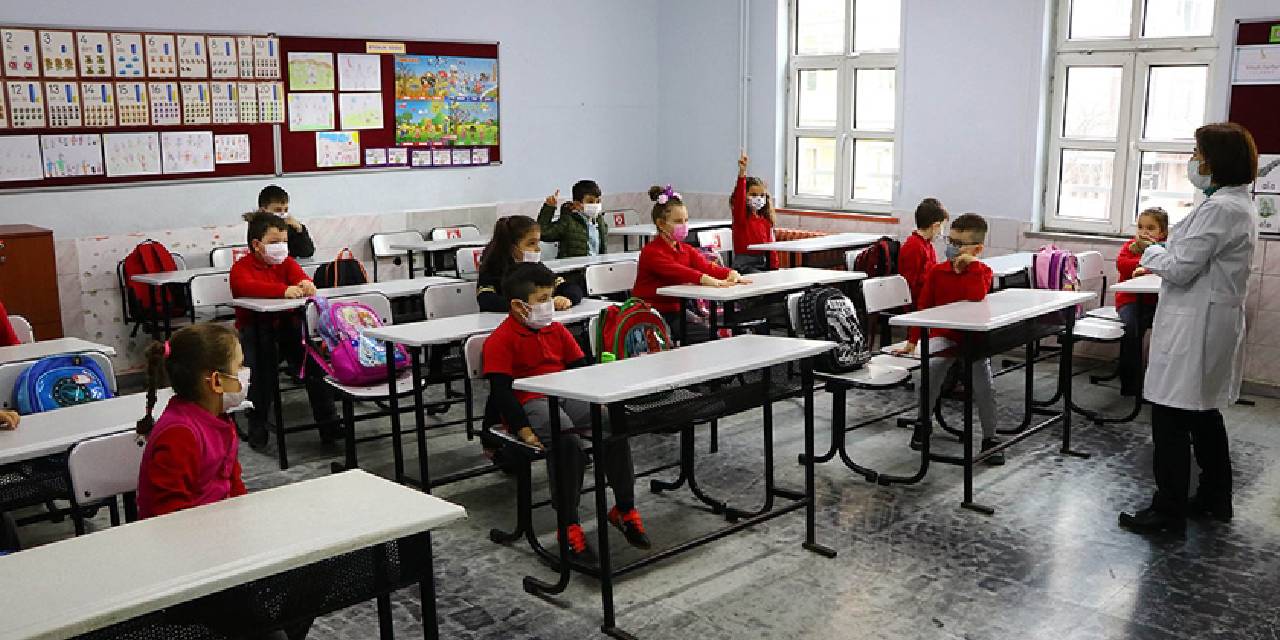 Okullar ne zaman açılacak? Tatil uzadı mı? Milli Eğitim Bakanı Mahmut Özer duyurdu...