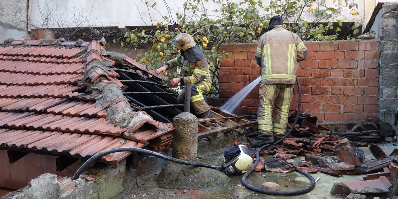 Evini yaktı, mahallelinin lincine uğradı