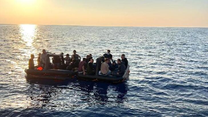 100 kaçak göçmen kurtarıldı