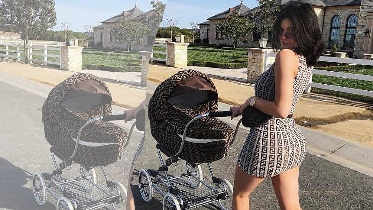 Kylie Jenner bebek arabasıyla takım giyinip sokağa çıktı