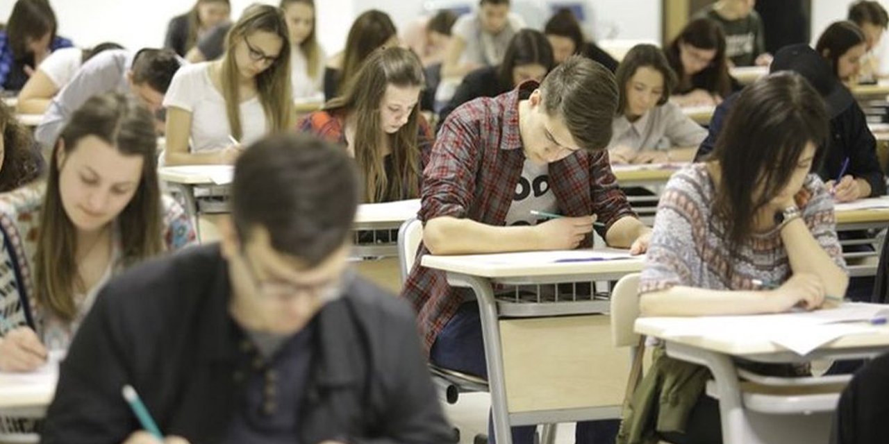 Sınav sistemine şarkılı protesto: Testlere son yaşama merhaba