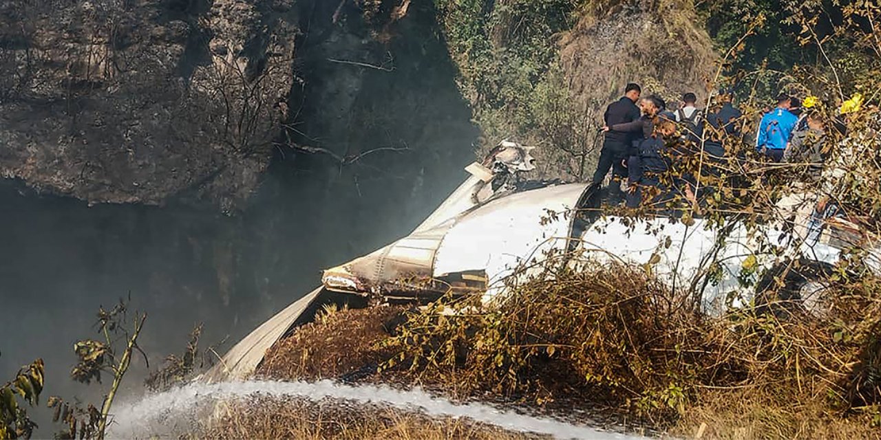 Nepal'deki uçak kazasını canlı yayınladı