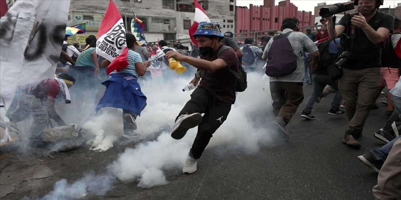 Peru'da öfkeli halk OHAL tanımadı: Binler sokakta