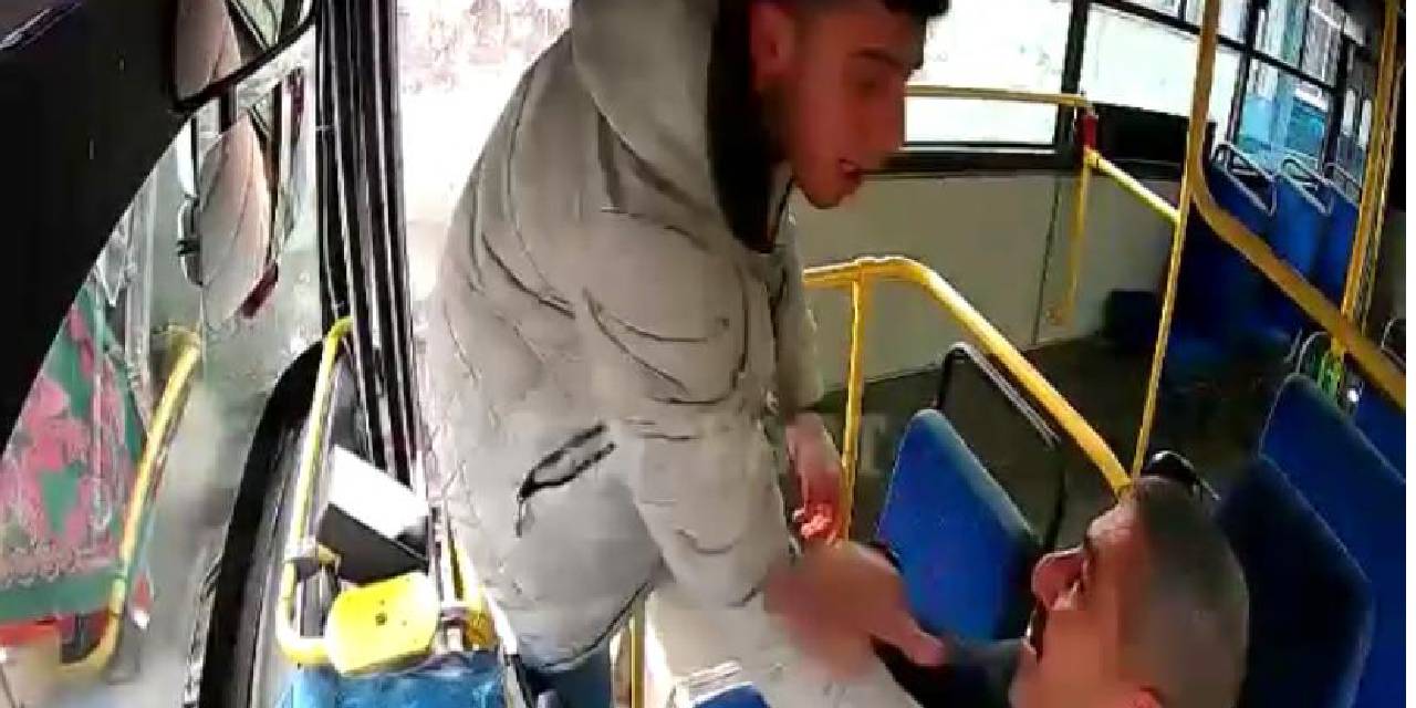 Yolcu, otobüs şoförüne saldırdı