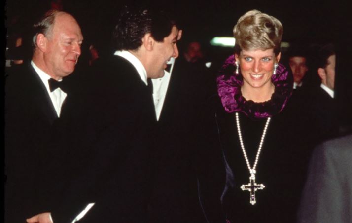 Prenses Diana'nın kolyesi 4 milyon TL'ye satıldı, peki Kim aldı?