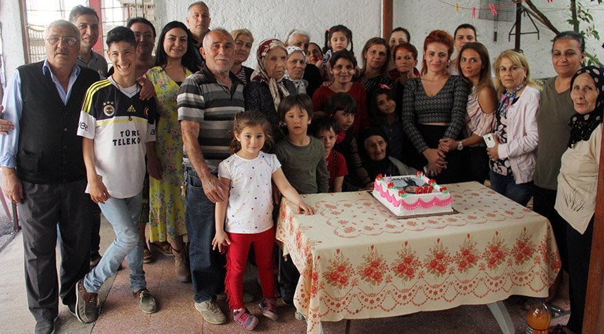 110 yaşındaki Münevver nineye doğum günü sürprizi