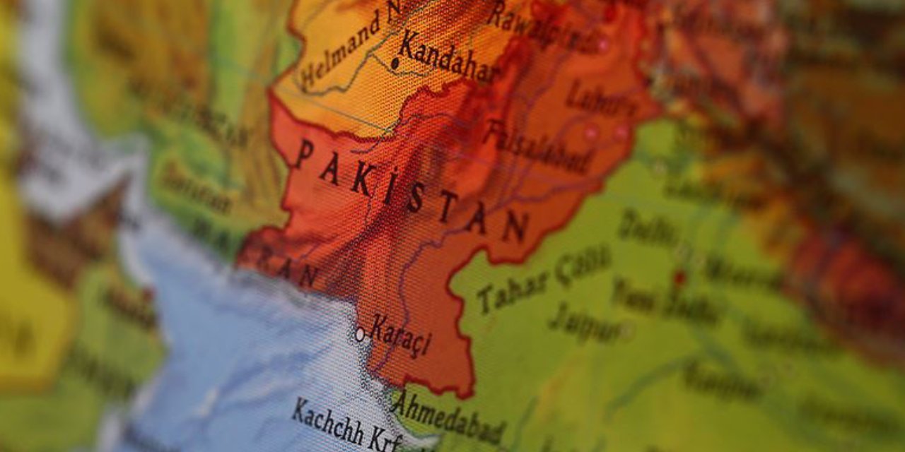 Pakistan'da bombalı saldırı: 18  yaralı