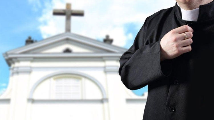 Yok böyle bir rahip… Kiliseden 500 bin euro çaldı...