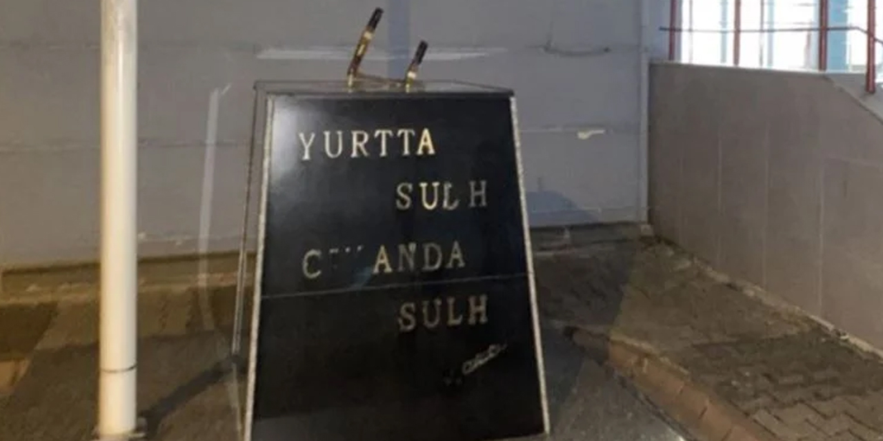 Atatürk büstlerine saldırı