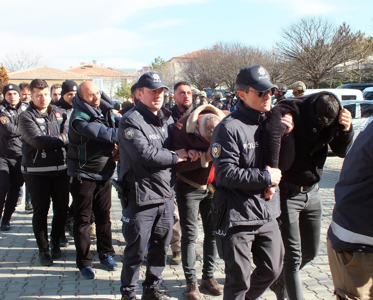 Yozgat merkezli 4 ilde uyuşturucu operasyonu: 39 gözaltı