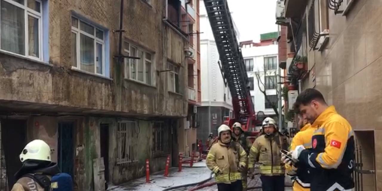 Bayrampaşa’da 2 katlı binada yangın
