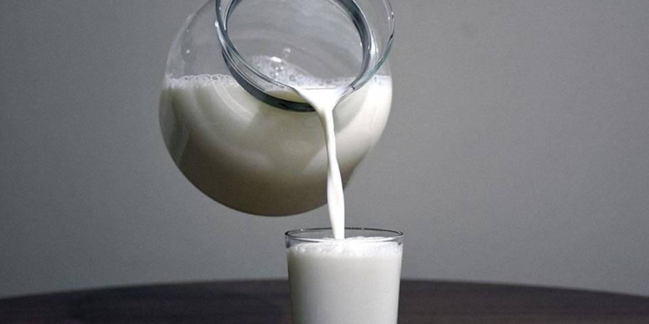 Market Sütü mü, Açık Süt mü? Hangisi Daha Sağlıklı?