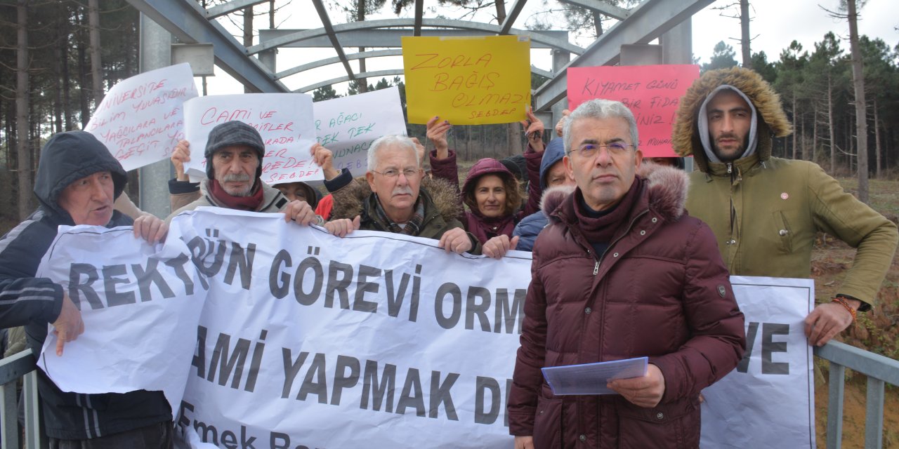 Sinop Üniversitesi'nde protesto: Rektörün görevi cami yapmak değil, bilimsel eğitimdir
