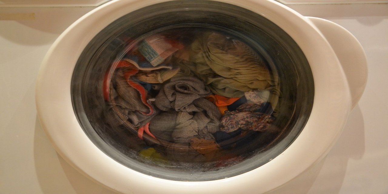Çamaşır yıkarken bilmeniz gereken teknik. Çamaşırların daha parlak olmasını sağlıyor