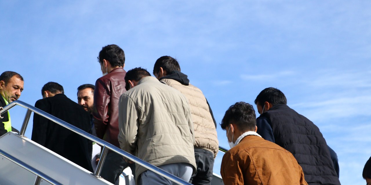 Bir haftada 3 bine yakın göçmene sınır dışı