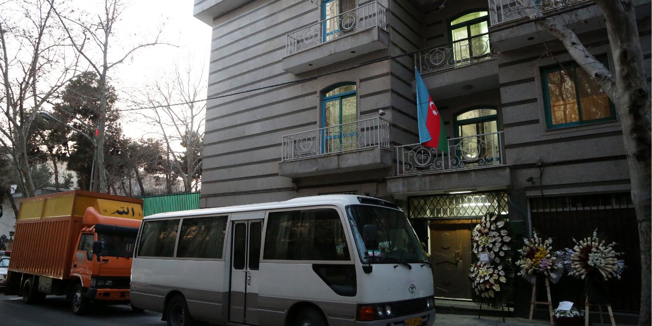 Azerbaycan'ın Tahran Büyükelçiliği'nin personeli tahliye edildi