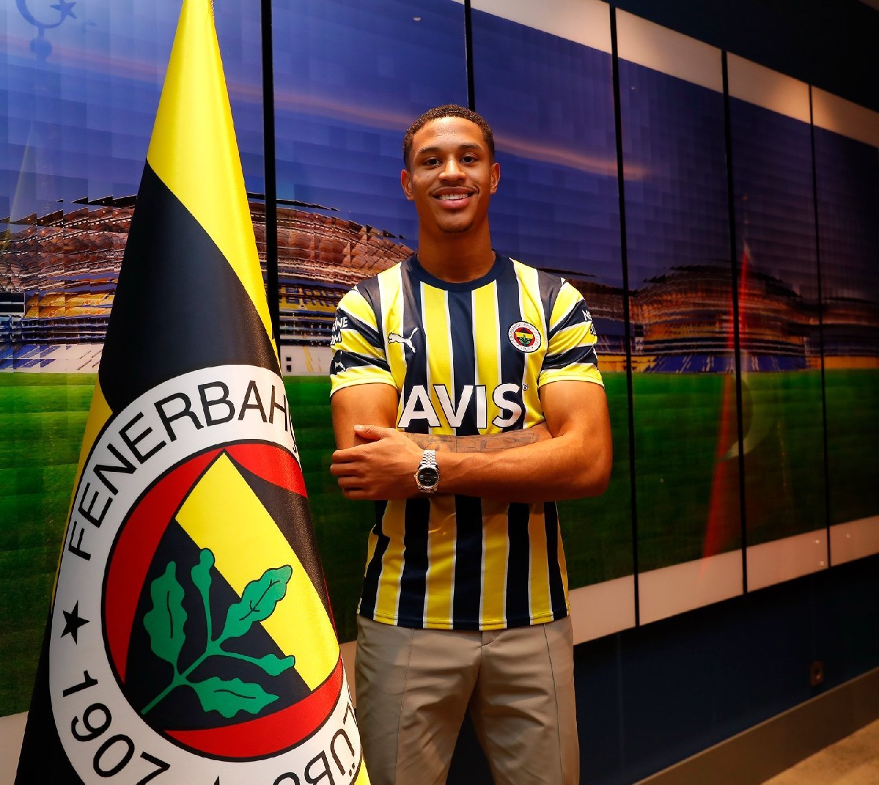 Fenerbahçe yeni transferi İstanbul'a geldi