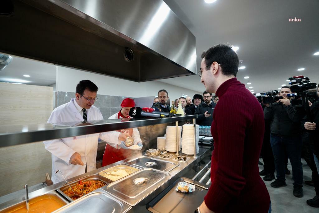 İBB’nin 7’nci Kent Lokantası açıldı: İmamoğlu servis yaptı