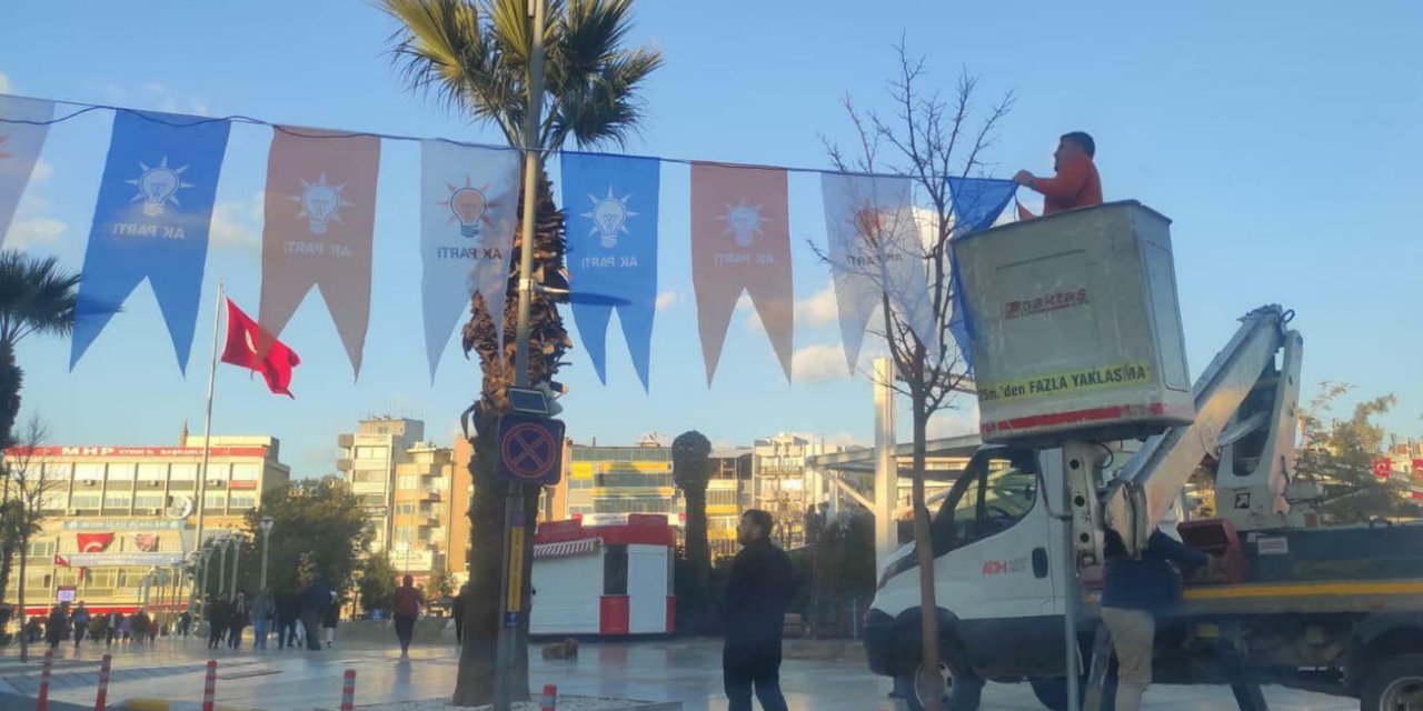 İhaleyi alan şirket AKP bayrakları astı