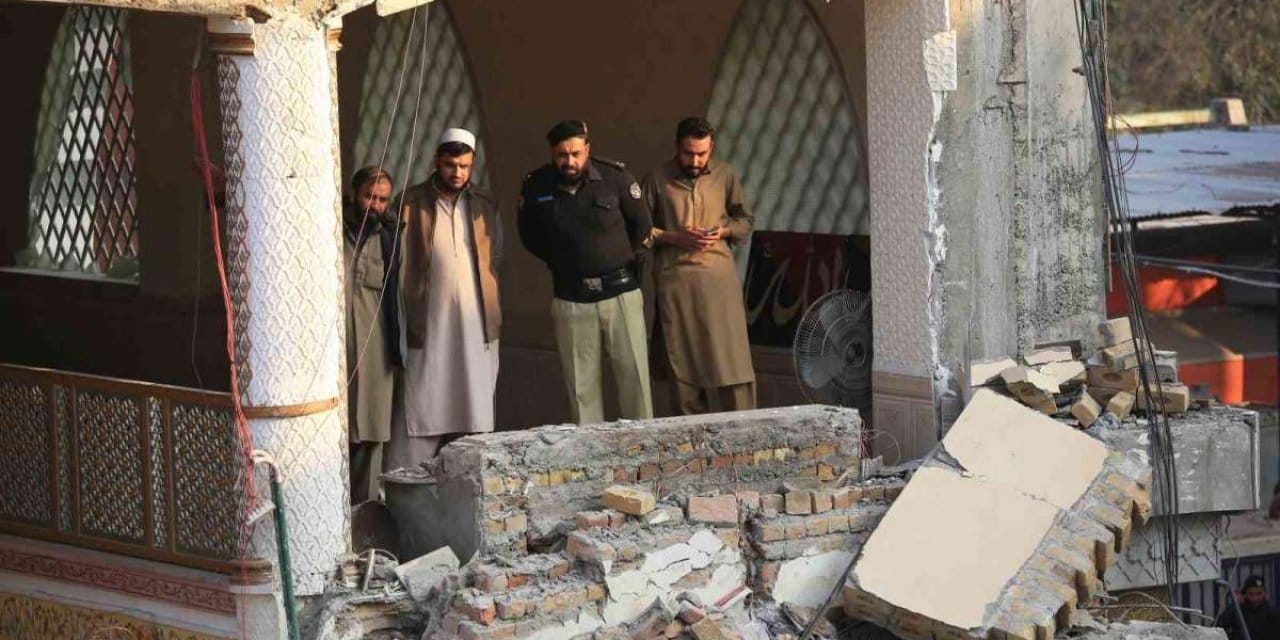 Pakistan'daki cami saldırısında ölü sayısı 102'ye yükseldi