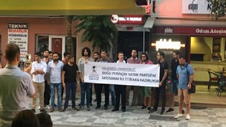 CHP'li gençlerden karşı eylem: Sarayın bekçisi Vatan Partisi