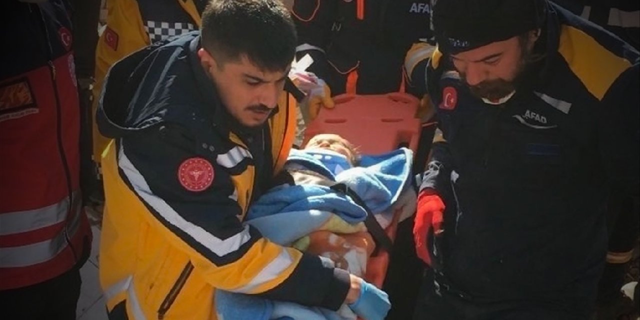 6 aylık bebeğin büyük mucizesi: 82 saat sonra enkazdan çıkarıldı