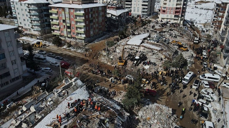 Yandaşların gözünden deprem manzaraları: Devlet çok hızlı, çok profesyonel; ’99 gibi olmadı çok şükür!