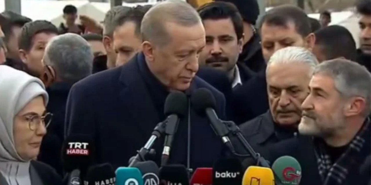 Kamera açısına girmeye çalışan Nebati, Erdoğan'ı kızdırdı