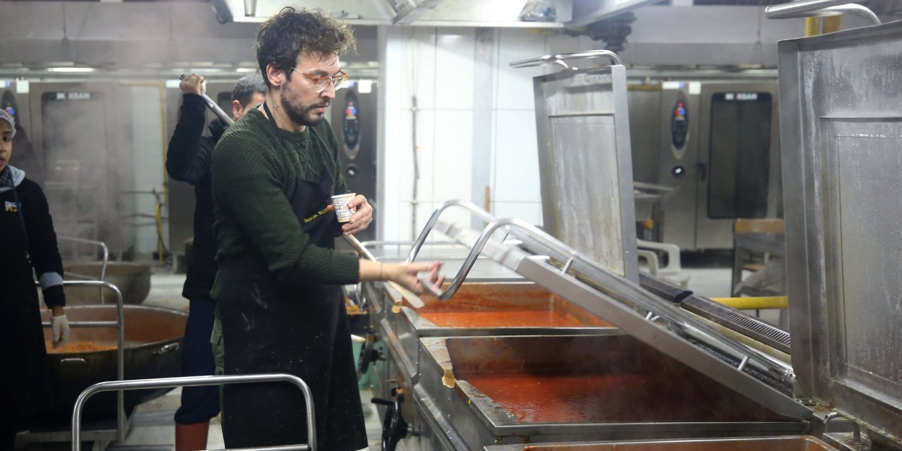 Danilo Şef depremzedeler için mutfağa girdi