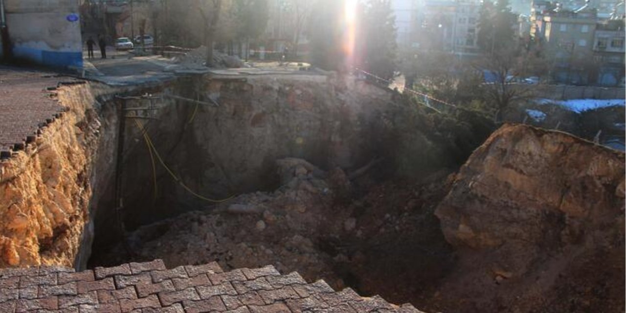 Gaziantep'te deprem sonrası 3 dev çukur oluştu
