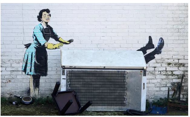 Banksy'nin yeni duvar resmi: Sevgililer Günü maskaralığı