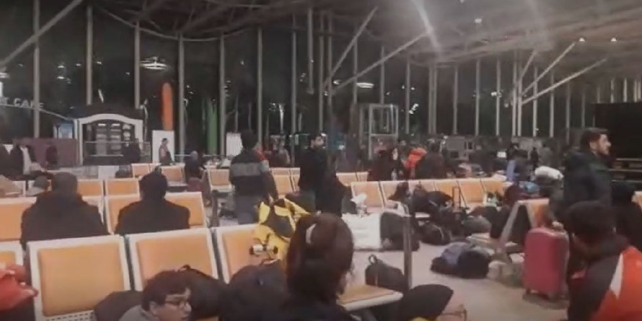 Hatay’daki deprem anı! Havalimanında panik... Herkes yere yattı