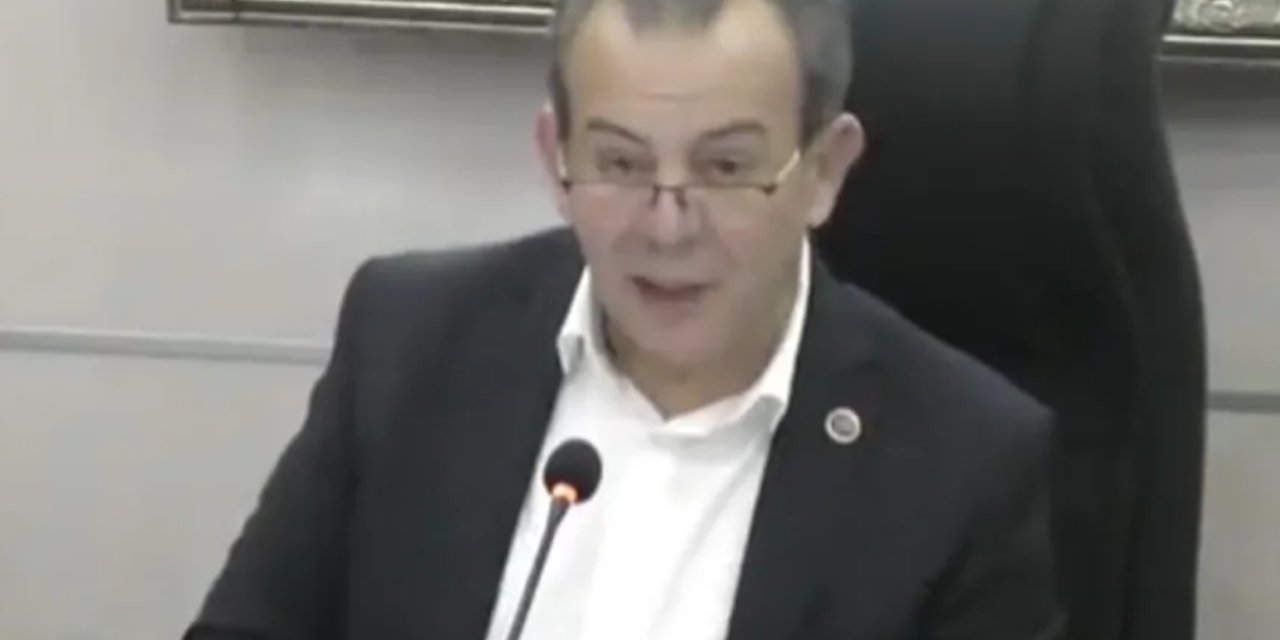 AKP'li meclis üyesi, Bolu Belediye Başkanı Tanju Özcan'a su şişesi fırlattı